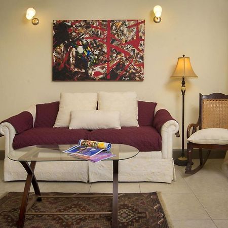 Ground Floor Apartment Located In Hometown, 5 Min Walk To The Beach Saint James Exteriér fotografie