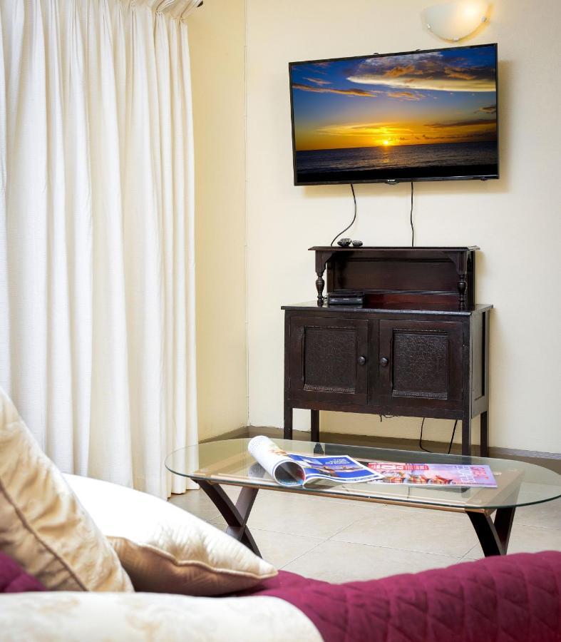 Ground Floor Apartment Located In Hometown, 5 Min Walk To The Beach Saint James Exteriér fotografie